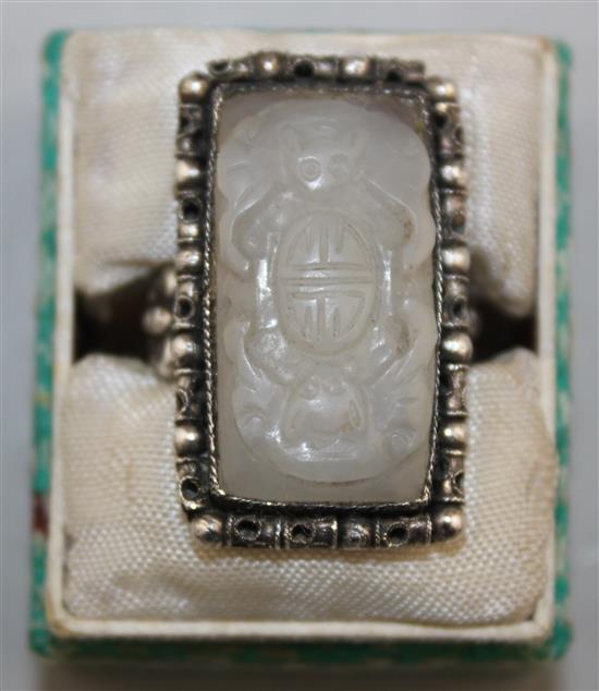 A Chinese silver mounted white jade ring, early 20th century, total width 3.1cm